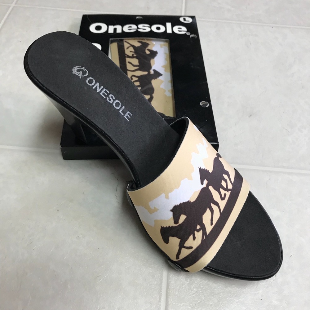 OneSole NIB Running Horse Top